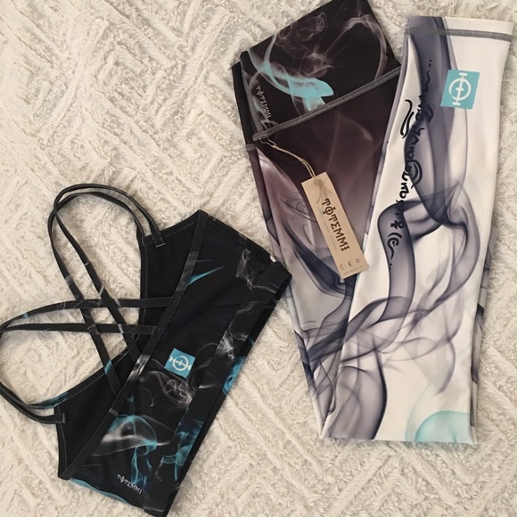 Lululemon Style_Swirl Strappy Bra and Legging Set - Picture 4 of 6